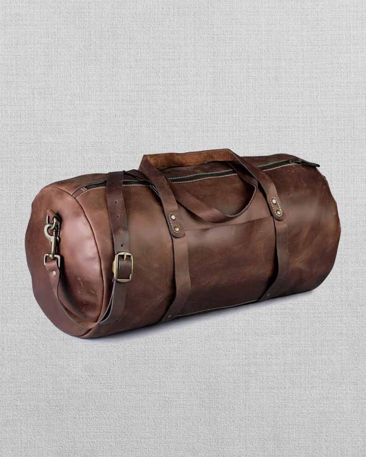 Spacious and functional vintage duffle with multiple compartments in American market