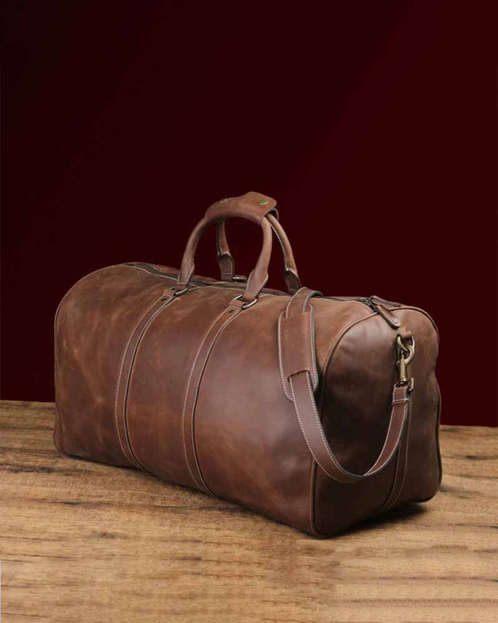 Fashionable Leather Bag with Extra Space for Weekend Getaways in American style